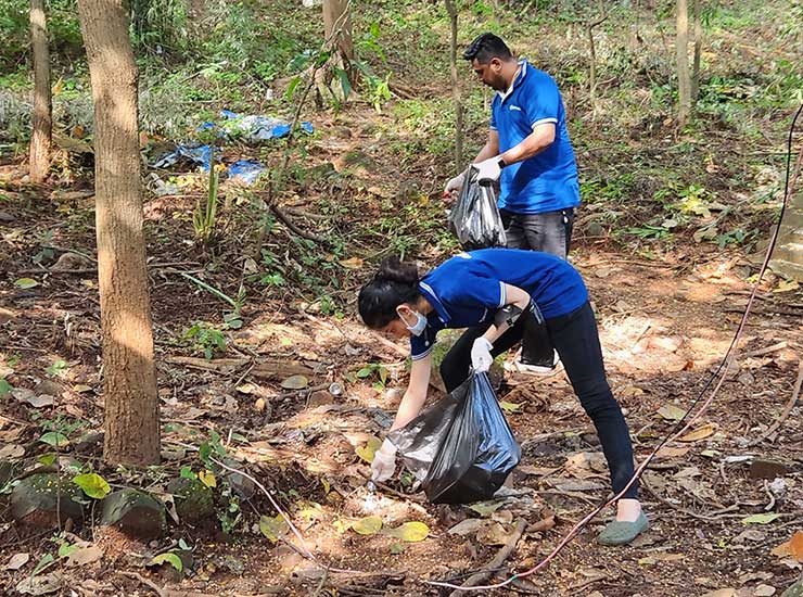 Picking up trash in the forest in Mumbai, India